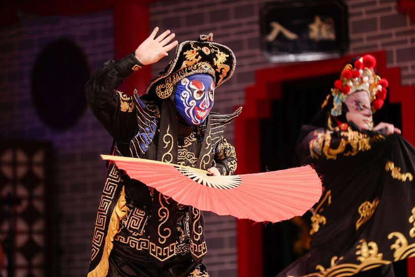 Chengdu: Sichuan Opera Face-Changing and Acrobatics Show - Costume, makeup, and photos make it more personal