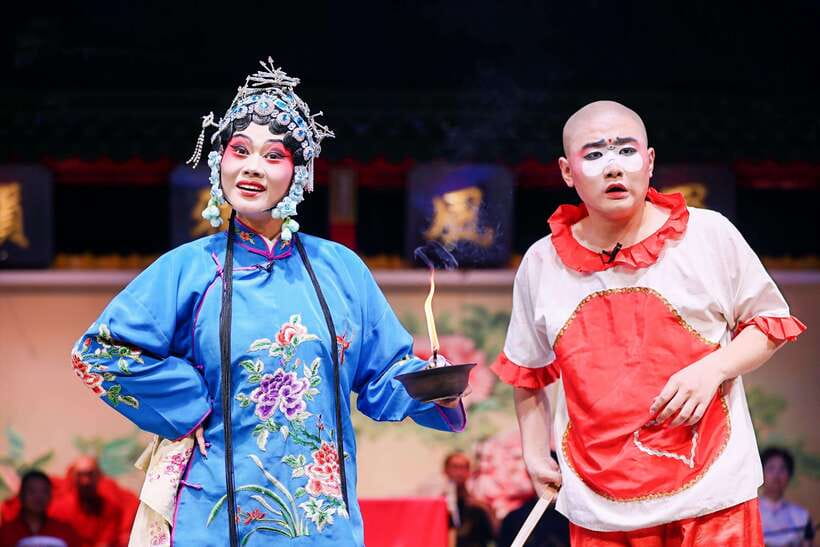Chengdu: Sichuan Opera Face-Changing and Acrobatics Show - Choosing your included extra