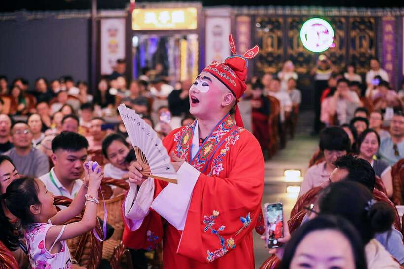 Chengdu: Sichuan Opera Face-Changing and Acrobatics Show - Seating and the value of the $32 price