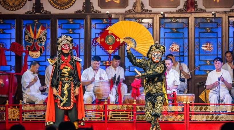 Chengdu: Sichuan Opera Show ShufengYayun & Covered Bowl Tea - Who will enjoy this most