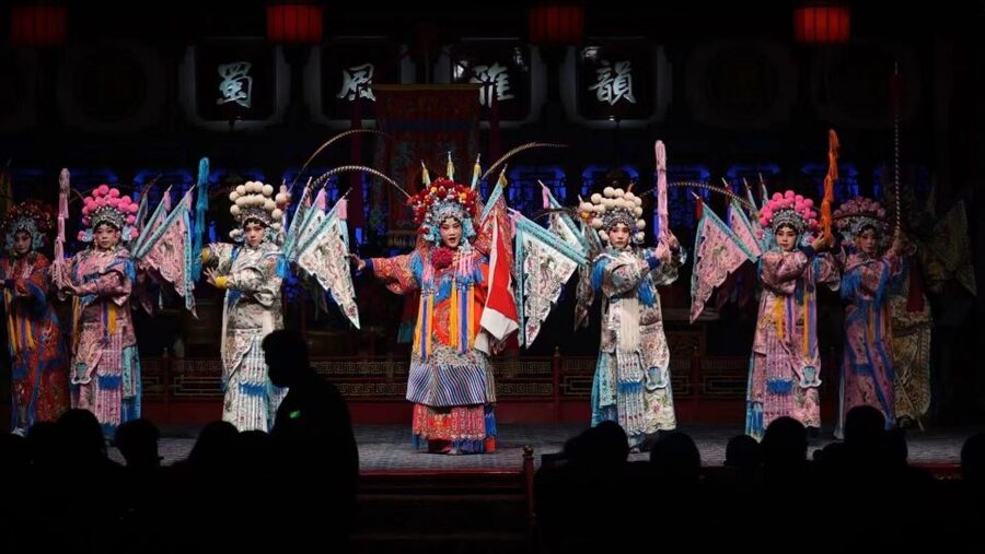 Chengdu: Sichuan Opera Shu Feng Yan Yun Evening Show Ticket - Tea, snacks, and the teahouse atmosphere