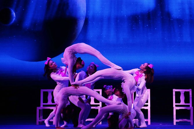 China Acrobatics Show and Shanghai Evening Tour - Why the acrobatics show earns the praise