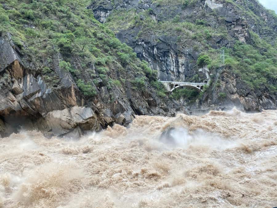 China Shangri-La Tiger Leaping Gorge : A Canyon Adventure - Lunch in Qiaotou at about 12:30