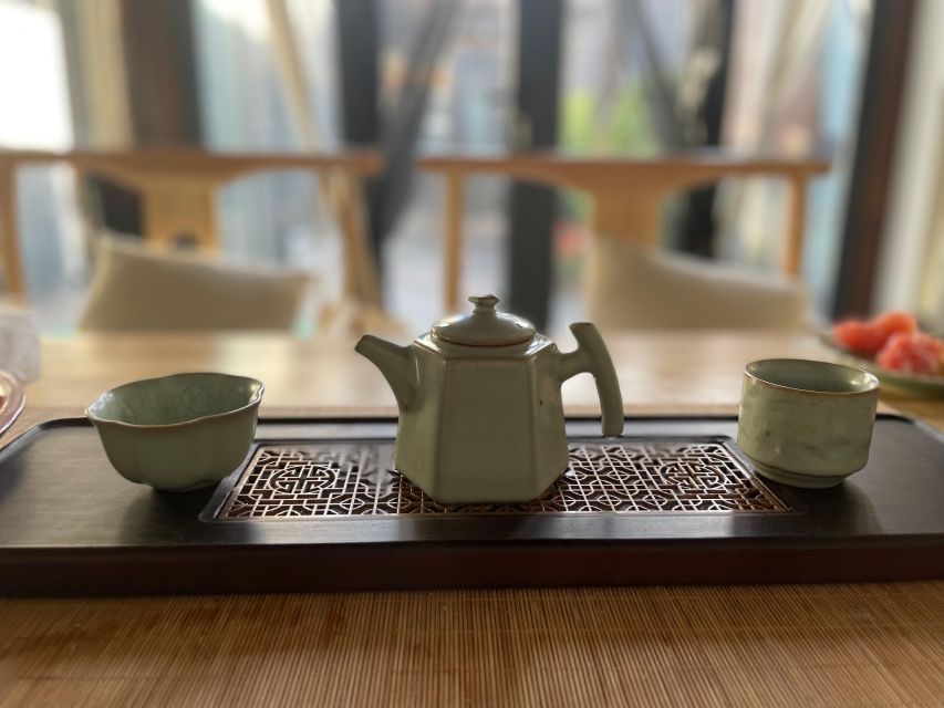 Chinese Tea ceremony in Beijing Hutong courtyard - What the one-hour tea ceremony includes