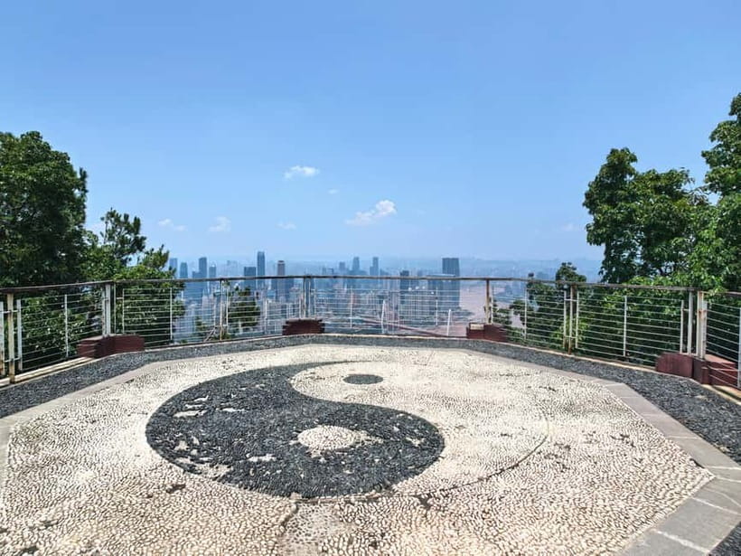 Chongqing: Historical Blocks, Temple, and Mountain Tour - The less commercial old streets on the mountain