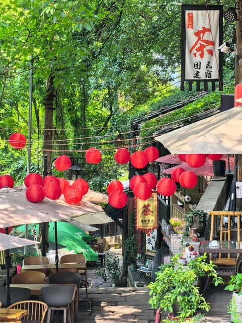 Chongqing: Historical Blocks, Temple, and Mountain Tour - Local snacks and a short food break