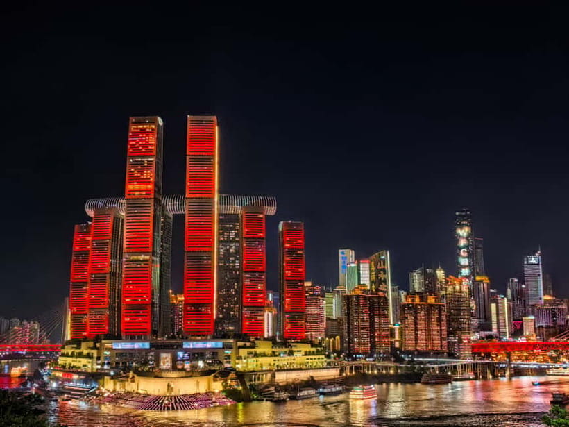 Chongqing: Magic Night View and Secret Viewing Spots Tour - What the guides add to the evening