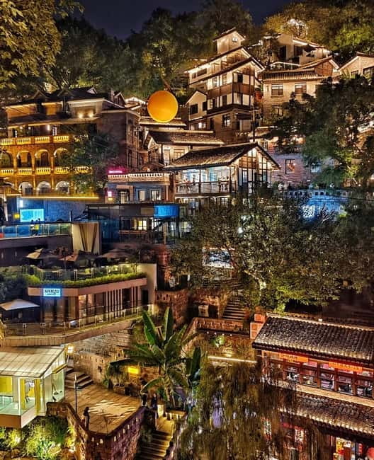 Chongqing: Surreal Urban, Ancient Town, and Secret Viewpoint - Kuixing Tower and the city’s confusing street levels