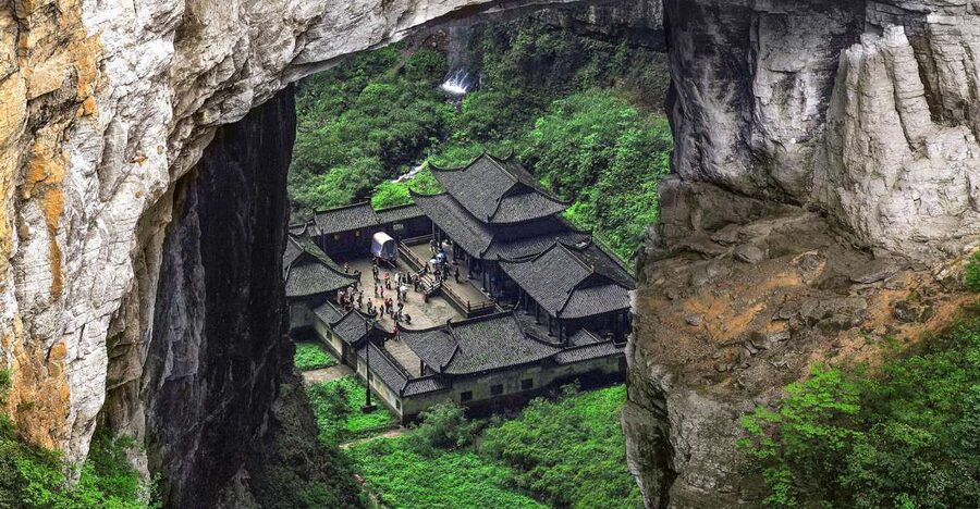 Chongqing: Wulong Private Day Exploration Tour - Lunch in Wulong breaks up the journey