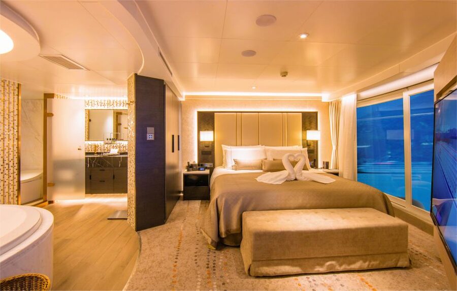 Chongqing: Yangtze River Cruise with Meals and Accommodation - Who should book this cruise?