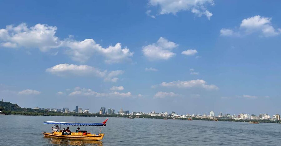 Customized Hangzhou Guided Tour Based on Your Interests - Lingyin Temple and the Feilai Feng area