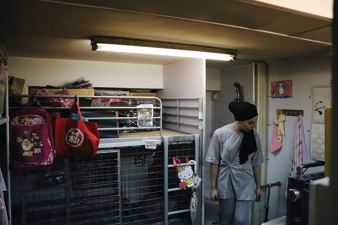 Dark Side of Hong Kong - Kowloon Caged Homes Walking Tour - Ki Lung Street and the forces behind the crisis