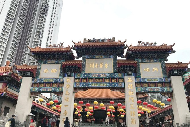 Day Tour to Hong Kong from Guangzhou by Round-way Bullet Train - Mong Kok: one hour among shops and street life