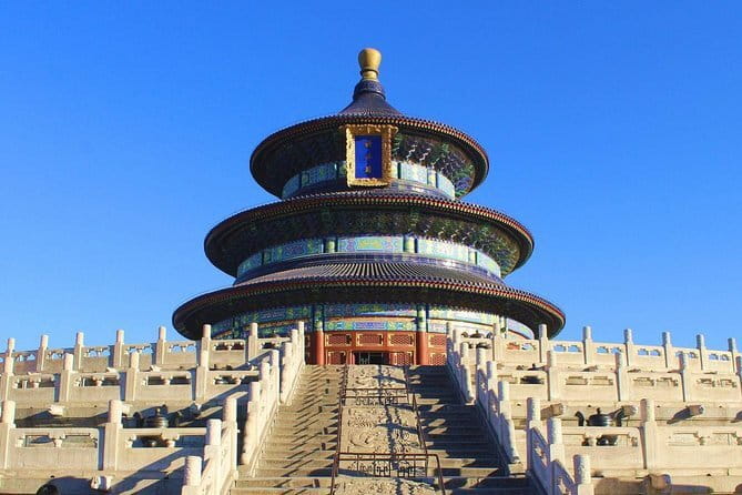 Din Tai Fung Dinner and VIP Class River Cruise Experience in Shanghai - What the private guide adds