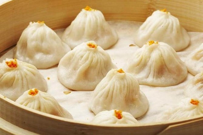 Din Tai Fung Dinner and VIP Class River Cruise Experience in Shanghai - Starting at The Bund with a short history lesson