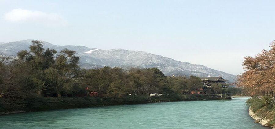 Dujiangyan panda base and irrigation system park day tour - Who will get the most from this tour?