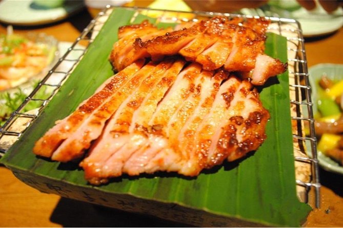 Evening Thai Dinner and Huangpu River Cruise in Shanghai - Why the guide service adds value