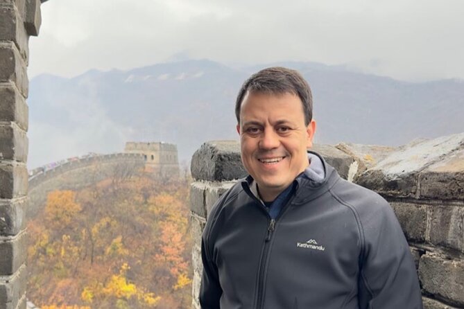 Exclusive Mutianyu Great Wall Tour: VIP Pass & Customized Options - What the guides add to the day