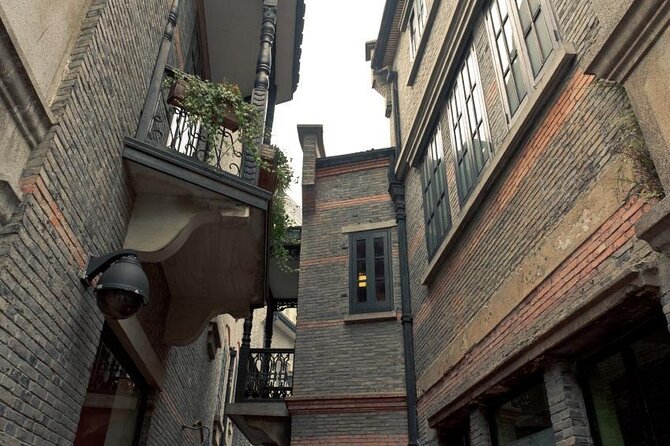Explore Shanghai Ancient Downtown with Authentic Local Food - Key points at a glance