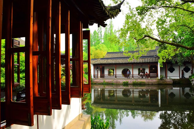 Flexible Hangzhou Private Day Tour with Lunch - The guide can make or break the day