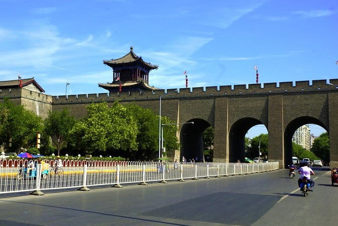 Flexible Xian Terracotta Warriors Day Tour from Shanghai - Walking Xi’an’s massive city wall