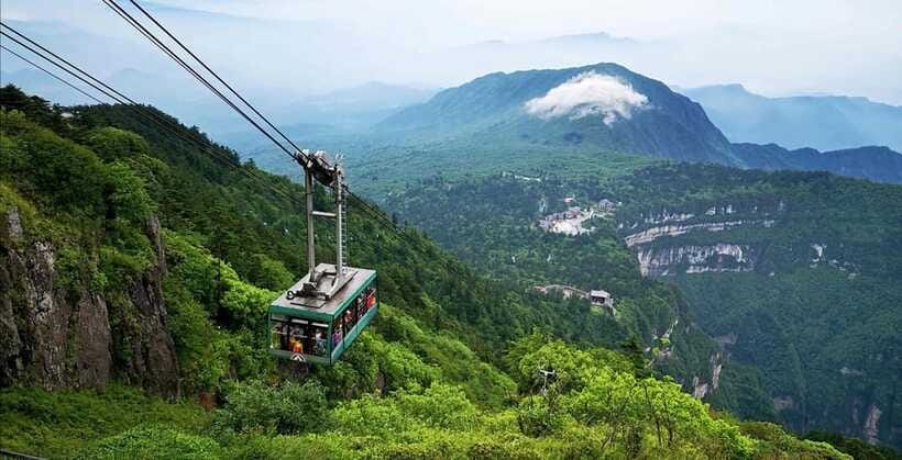 From Chengdu: Mount Emei Day Trip with Golden Summit Visit - The 48-meter Golden Buddha Statue