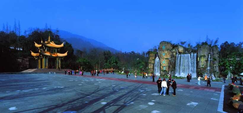 From Chengdu: Mount Emei Day Trip with Golden Summit Visit - Lunch above the clouds