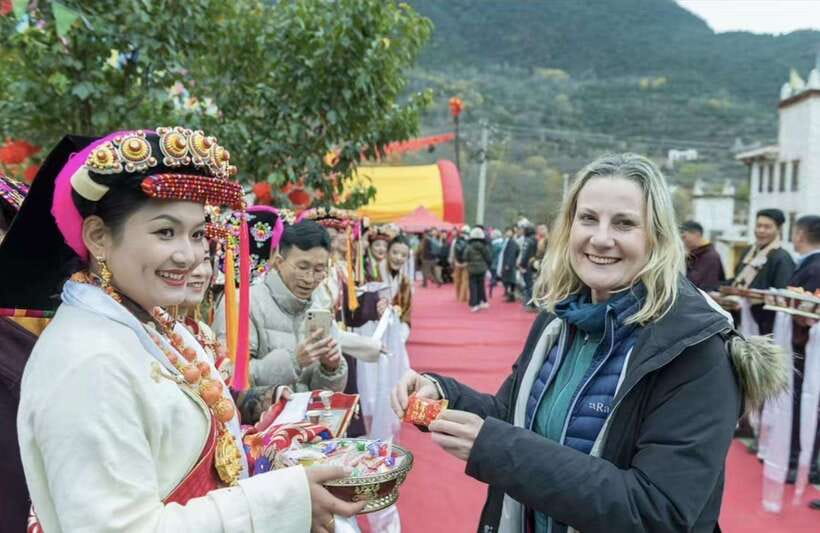From Chengdu: Tibetan Village Live as a Tibetan Day Tour - Two hours of butter tea and Tibetan craft work