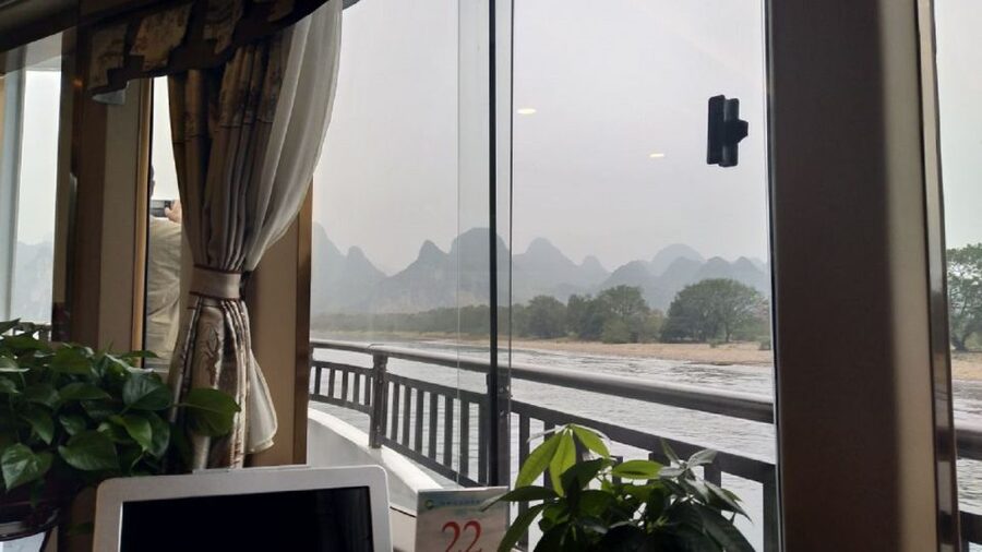 From Guilin: 4 Star Luxury Li River Cruise with Buffet Lunch - Buffet Lunch While the River Moves Past