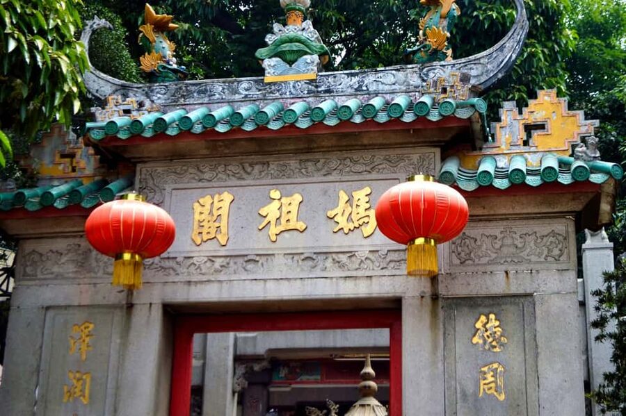 From Hong Kong: Macau Day Tour with R/T Ferry, Lunch, Pickup - Na Tcha Temple and the old city wall