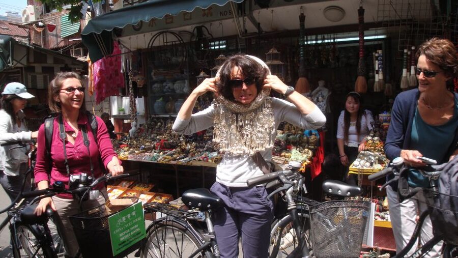 Full-Day Shanghai Classic Bike Tour - Lunch with a local flavor