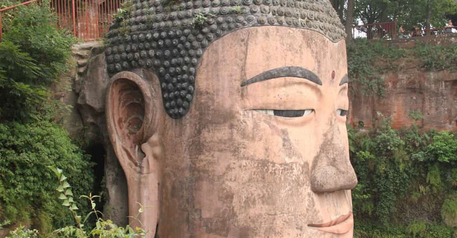 Full-Day Tour of Leshan's Giant Buddha from Chengdu - Arriving at the Leshan Grand Buddha Scenic Area