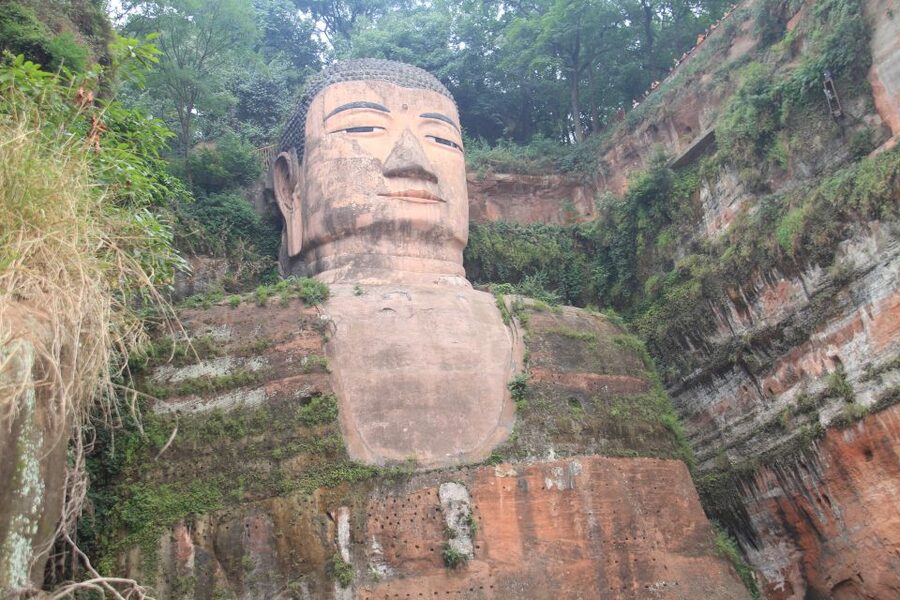 Full-Day Tour of Leshan's Giant Buddha from Chengdu - The riverboat offers the clearest full view