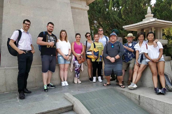 Group Bus Tour to Terracotta Warriors with Hotel Pickup & Lunch - An 8:00 a.m. start from central Xi’an