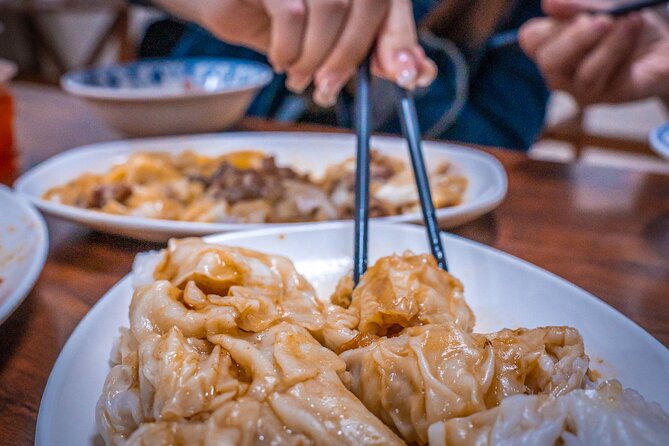Guangzhou Evening Food Tour Through Local Neighborhood - Coconut Chicken Soup Sets the Tone