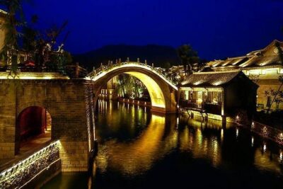 Gubei Water Town and Simatai Great Wall Private Day Tour