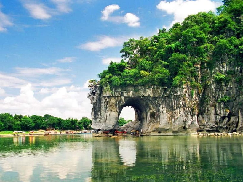 Guilin: 1-Day Iconic Landmarks & Cultural Tour - Elephant Trunk Hill and Guilin’s famous elephant story