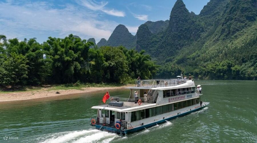 Guilin: 3-Day Private Tour with Longsheng&Cruise to Yangshuo - The guides are a major part of the value