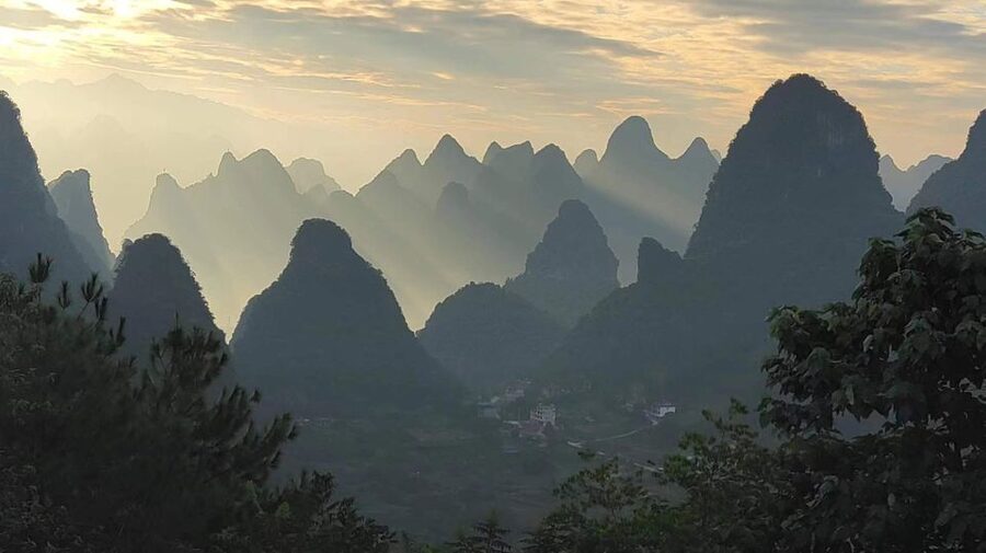 Guilin: Classic Private Full–Day Tour - Lunch in Xingping, with the Li River close by
