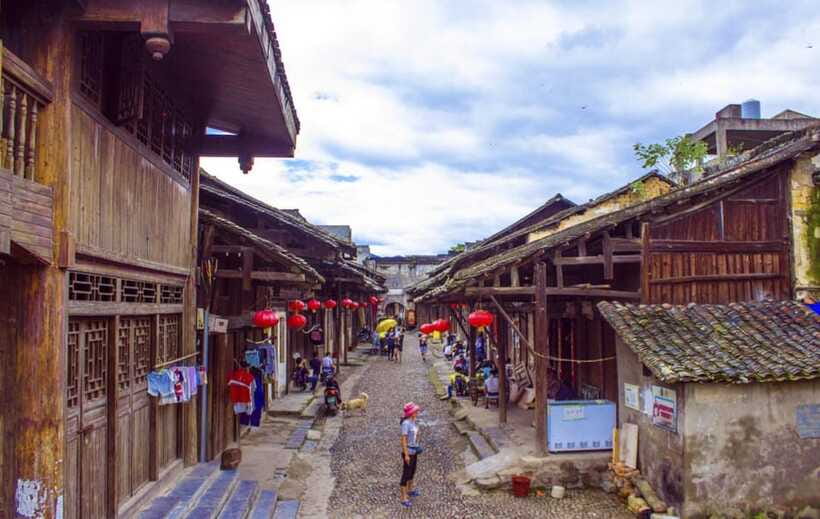 Guilin: Elephant Trunk Hill, Reed Flute Cave & Daxu Old Town - Lunch, timing, and what to bring