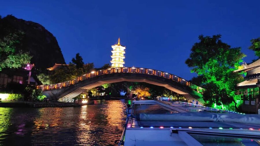 Guilin: Four Lakes Night Cruise with Round-trip Transfer - Should you book the Four Lakes night cruise?