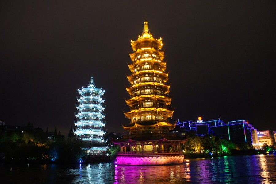 Guilin: Four Lakes Night Cruise with Round-trip Transfer - Lanterns, fountains, and the twin pagodas