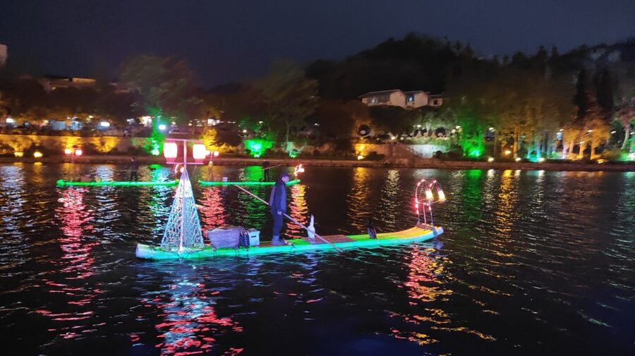 Guilin: Four Lakes Night Cruise with Round-trip Transfer - Music, local performances, and the limits of the commentary