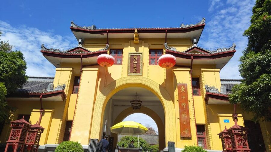 Guilin: Private Full-Day City Tour with Fubo Hill - Riyue Shuangta Cultural Park and the city’s gentler finish
