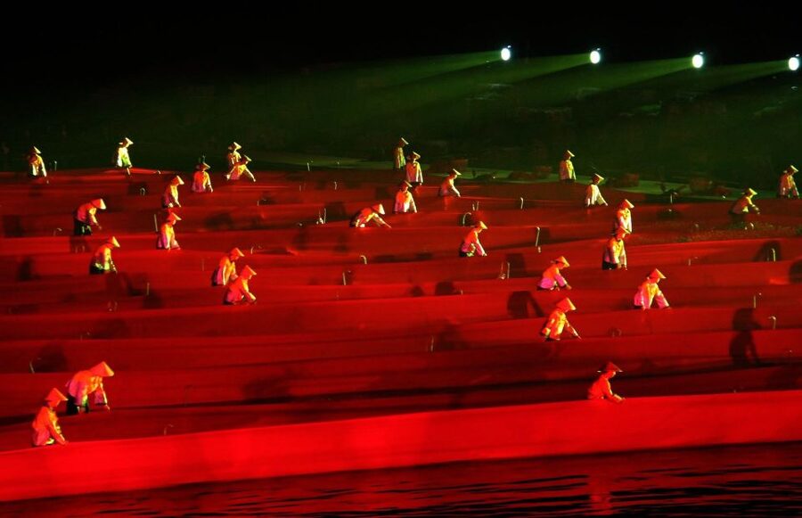 Guilin: Private Full-Day Li River Cruise and Liusanjie Show - Liu Sanjie after dark, with the Li River as stage