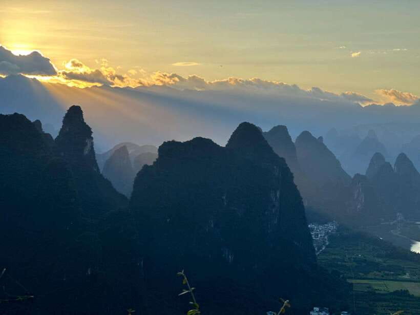 Guilin: Private Mountains and Rivers Day Tour - Bamboo Rafting on the Yulong River