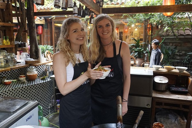 Half-day Dandan Noodles Cooking Class with a Local Market Visit - Stop one: exploring Chilli Cool China’s local spice market