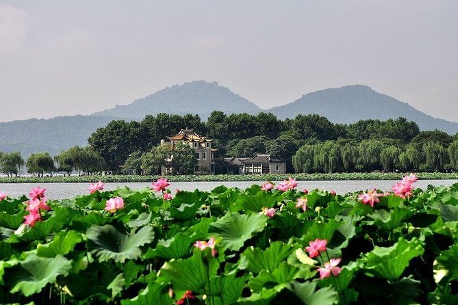 Half-Day Flexible Private Hangzhou Highlight Tour - Lingyin Temple and the carvings of Fei Lai Feng