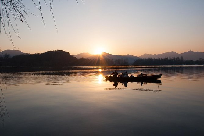 Half-Day Flexible Private Hangzhou Highlight Tour - The private car and railway station pickup