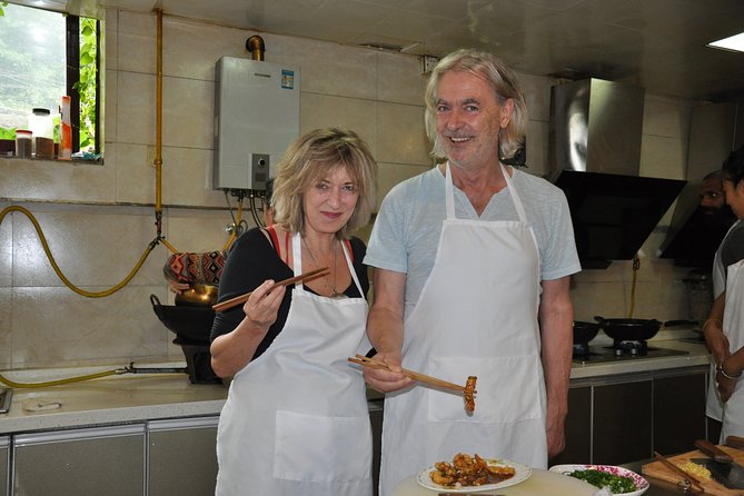 Half-Day Sichuan Cooking Class Experience in Chengdu - Pickup, transport, and the evening schedule